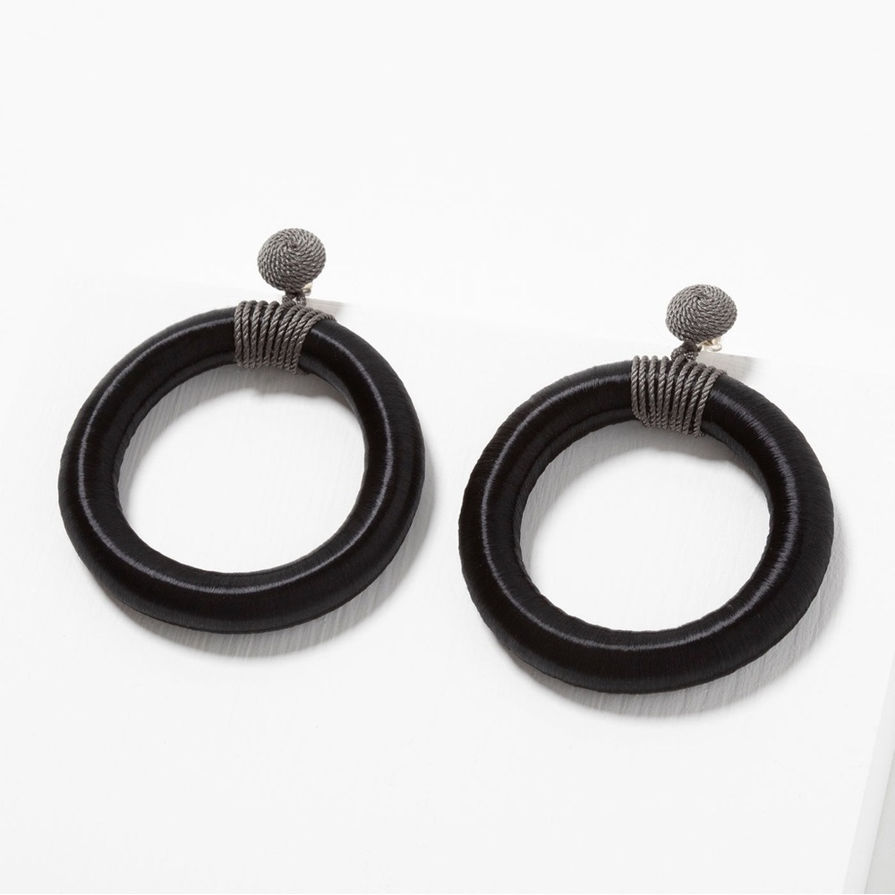NWOT Lori Weitzner Chandra Earrings Hoop Dangle in Charcoal Shiny Casual Earthy